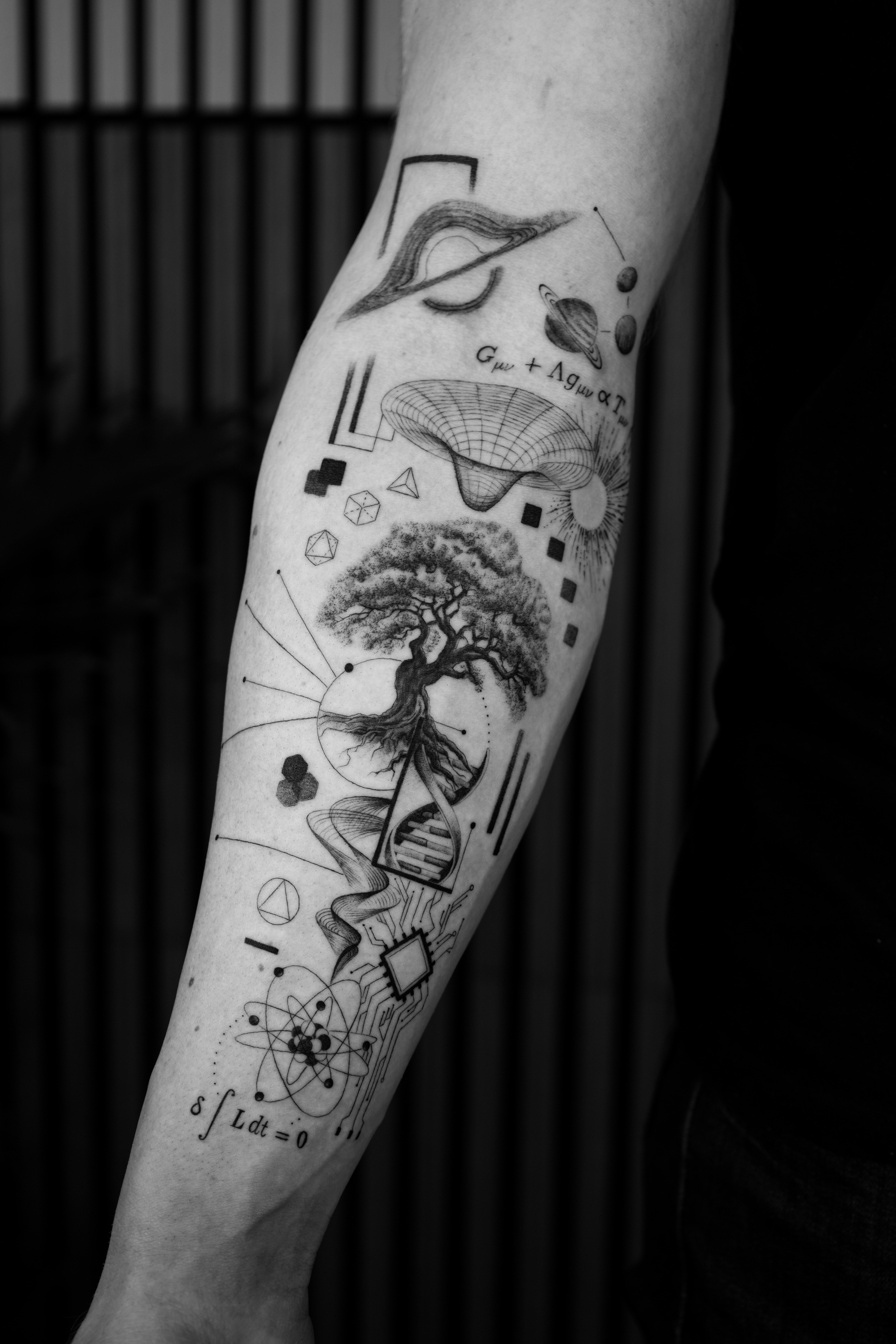 Science patchwork — Saturn, bonsai, DNA, formulas